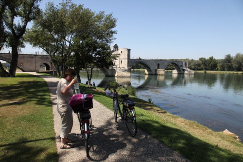 Avignon_an_der_steinernen_Brucke_W